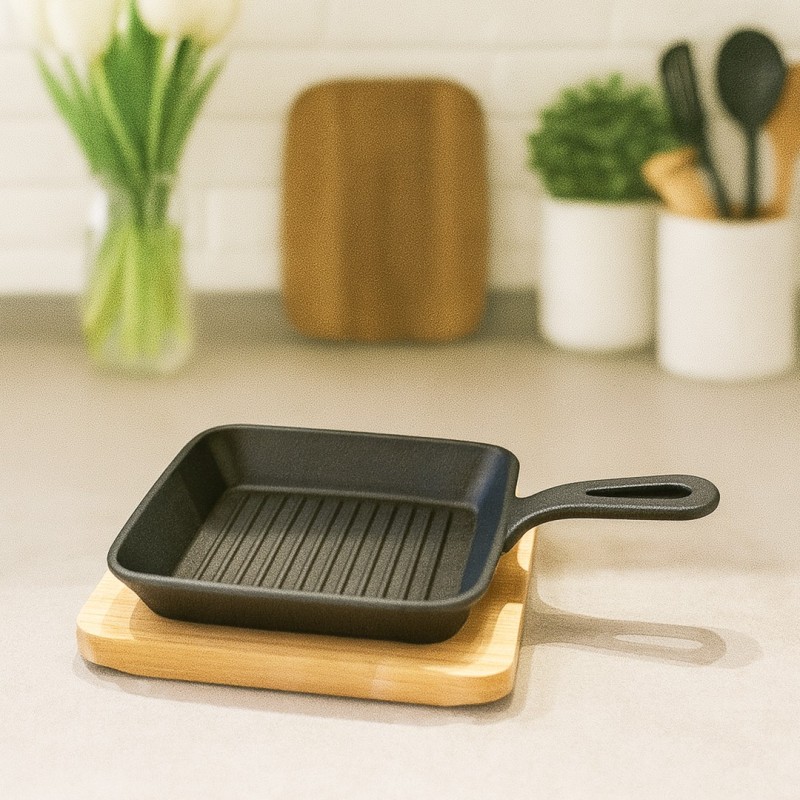 Poêle Carrée en Fonte Émaillée 15 cm avec Support en Bois