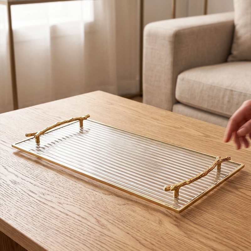 Plateau Rectangulaire en Verre 40x20 cm avec Poignées Dorées Plateau Rectangulaire en Verre 40x20 cm avec Poignées Dorées