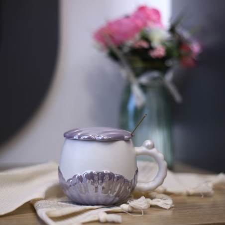 Tasse à café en céramique avec cuillère