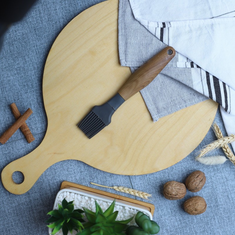 Pinceau de cuisine en plastique avec manche en bois